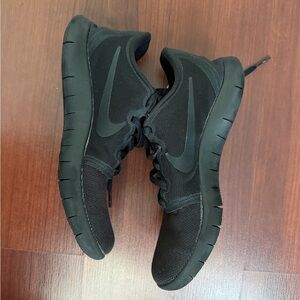 Nike women’s Black Running Shoes size 7.5